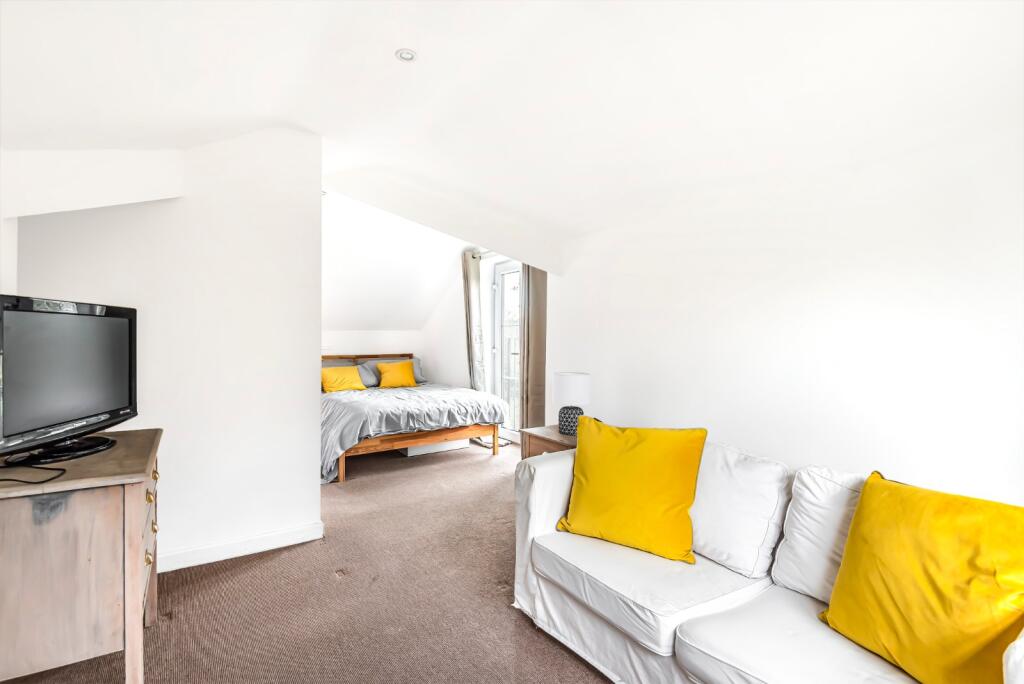 3 bed Detached for rent in Bermondsey. From Kinleigh Folkard & Hayward - Sales - Canada Water