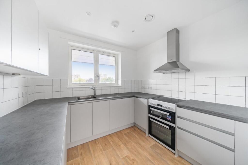 1 bed 1st Floor Flat for rent in Barking. From Kinleigh Folkard & Hayward - Sales - Canada Water
