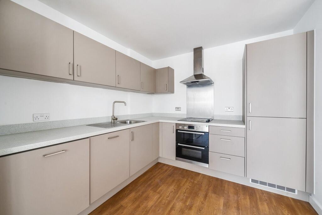 2 bed 1st Floor Flat for rent in Barking. From Kinleigh Folkard & Hayward - Sales - Canada Water