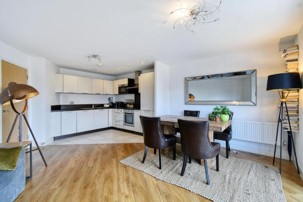 2 bed 1st Floor Flat for rent in Bermondsey. From Kinleigh Folkard & Hayward - Sales - Canada Water