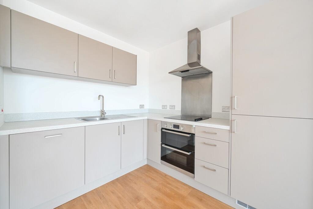2 bed 1st Floor Flat for rent in Barking. From Kinleigh Folkard & Hayward - Sales - Canada Water