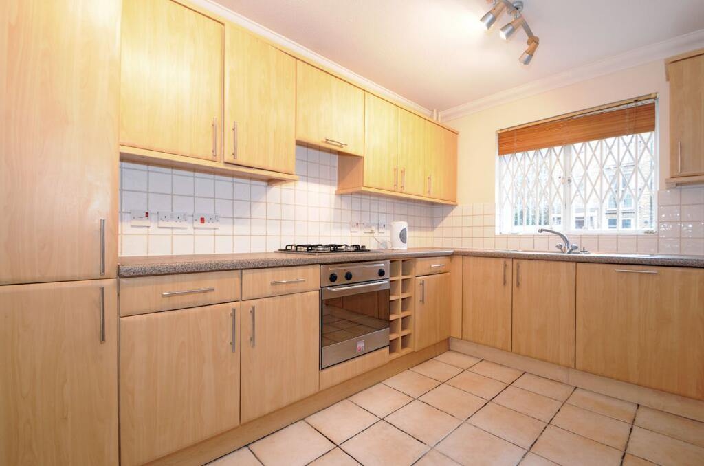 4 bed Detached for rent in London. From Kinleigh Folkard & Hayward - Sales - Canada Water 4 bed Detached for rent in London. From Kinleigh Folkard & Hayward - Sales - Canada Water