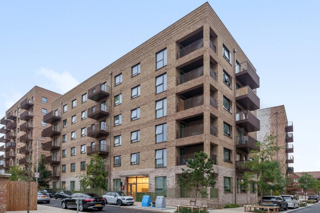 1 bed 1st Floor Flat for rent in Barking. From Kinleigh Folkard & Hayward - Sales - Canada Water