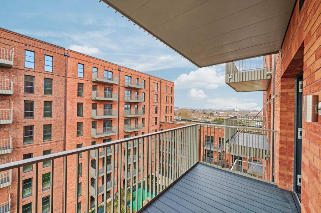 3 bed 1st Floor Flat for rent in London. From Kinleigh Folkard & Hayward - Sales - Canada Water