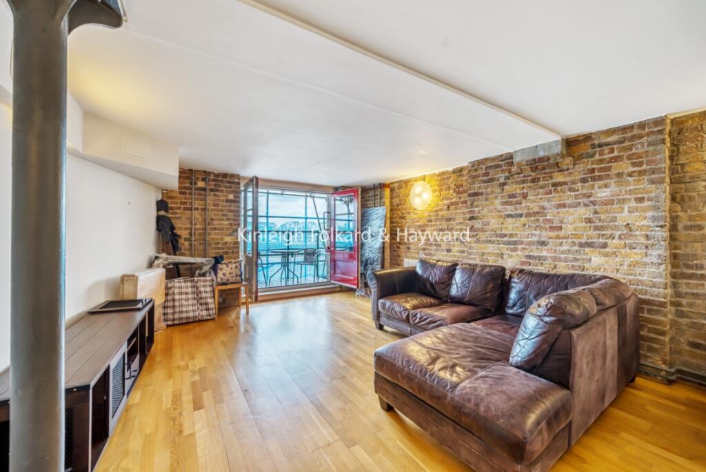 2 bed 1st Floor Flat for rent in Poplar. From Kinleigh Folkard & Hayward - Sales - Canada Water