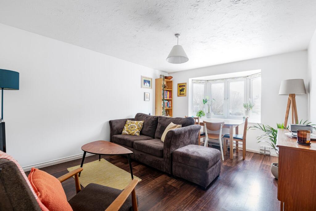 2 bed 1st Floor Flat for rent in Bermondsey. From Kinleigh Folkard & Hayward - Sales - Canada Water 2 bed 1st Floor Flat for rent in Bermondsey. From Kinleigh Folkard & Hayward - Sales - Canada Water