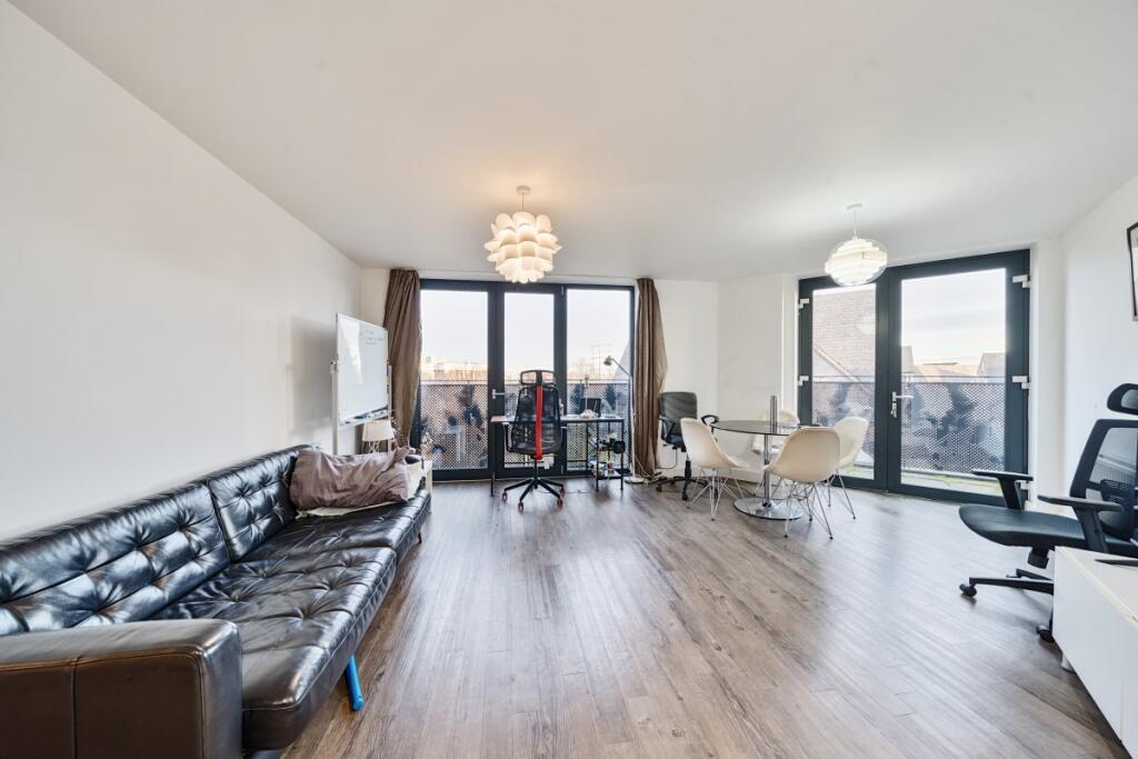 2 bed 1st Floor Flat for rent in Bermondsey. From Kinleigh Folkard & Hayward - Sales - Canada Water