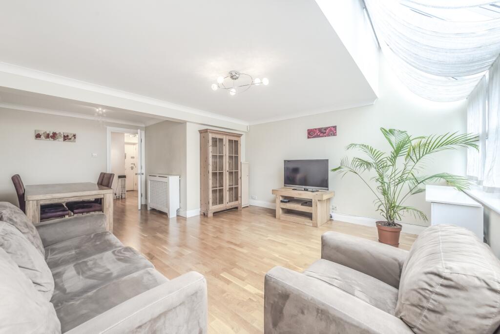 2 bed 1st Floor Flat for rent in Poplar. From Kinleigh Folkard & Hayward - Sales - Canada Water 2 bed 1st Floor Flat for rent in Poplar. From Kinleigh Folkard & Hayward - Sales - Canada Water
