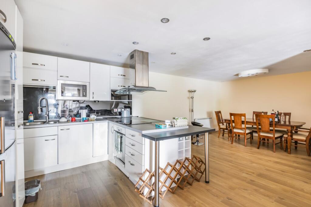 2 bed 1st Floor Flat for rent in Poplar. From Kinleigh Folkard & Hayward - Sales - Canada Water