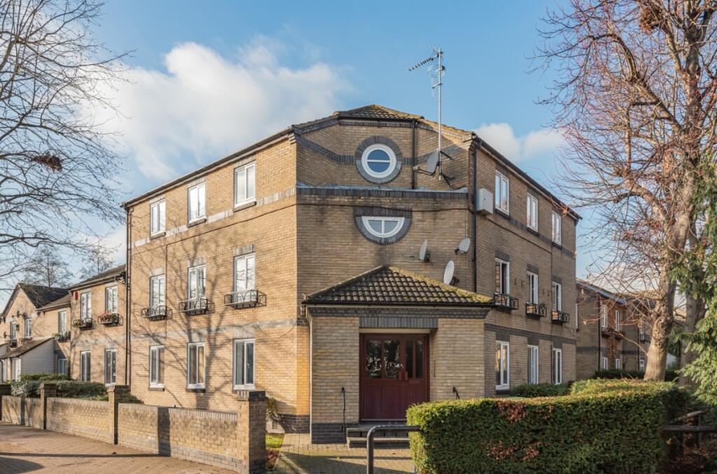 1 bed 1st Floor Flat for rent in Poplar. From Kinleigh Folkard & Hayward - Sales - Canada Water