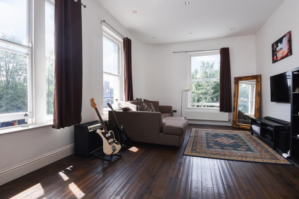 1 bed 1st Floor Flat for rent in Bermondsey. From Kinleigh Folkard & Hayward - Sales - Canada Water