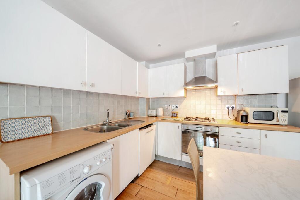 1 bed 1st Floor Flat for rent in London. From Kinleigh Folkard & Hayward - Sales - Canada Water