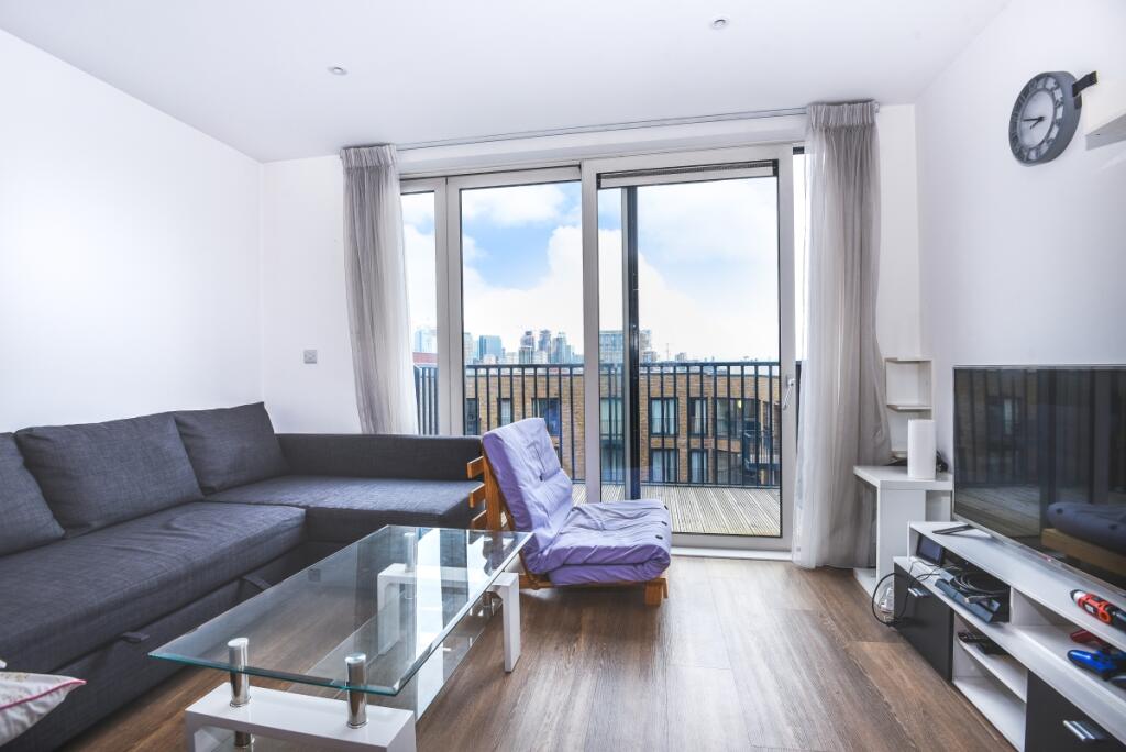 3 bed 1st Floor Flat for rent in Bermondsey. From Kinleigh Folkard & Hayward - Sales - Canada Water 3 bed 1st Floor Flat for rent in Bermondsey. From Kinleigh Folkard & Hayward - Sales - Canada Water