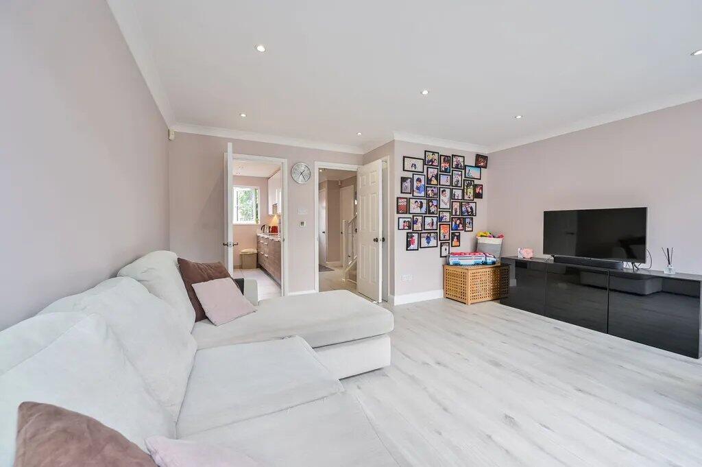 4 bed Detached for rent in London. From Kinleigh Folkard & Hayward - Sales - Canada Water 4 bed Detached for rent in London. From Kinleigh Folkard & Hayward - Sales - Canada Water