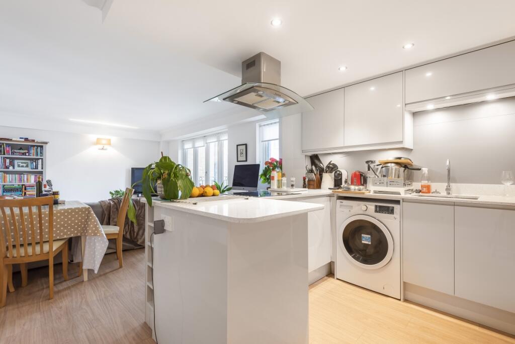 2 bed 1st Floor Flat for rent in Stepney. From Kinleigh Folkard & Hayward - Sales - Canada Water