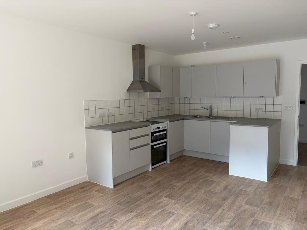 3 bed 1st Floor Flat for rent in Barking. From Kinleigh Folkard & Hayward - Sales - Canada Water 3 bed 1st Floor Flat for rent in Barking. From Kinleigh Folkard & Hayward - Sales - Canada Water