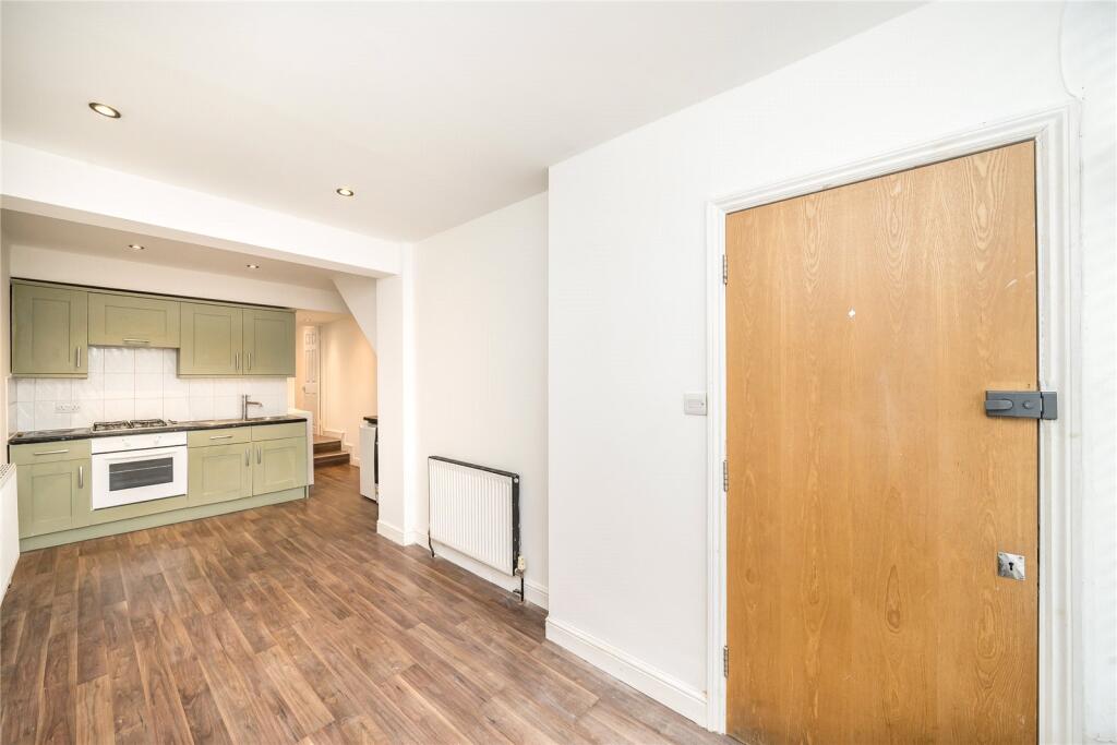 1 bed 1st Floor Flat for rent in London. From Keatons - Bow