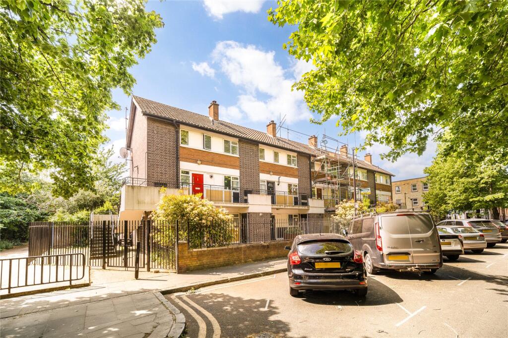 3 bed 1st Floor Flat for rent in Stepney. From Keatons - Bow