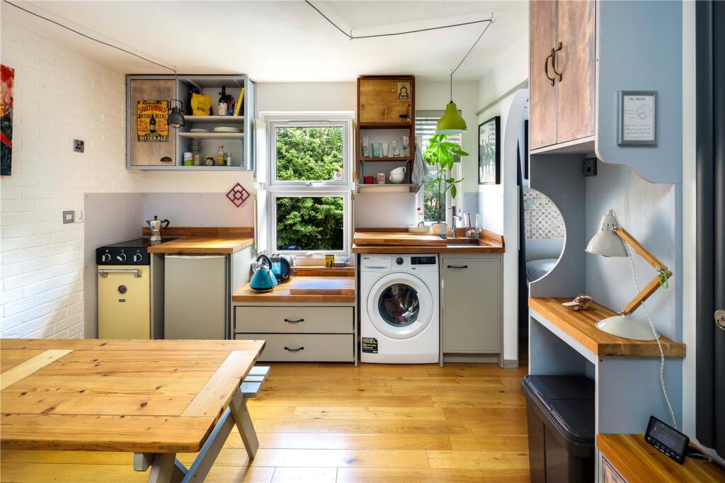 4 bed 1st Floor Flat for rent in London. From Keatons - Bow