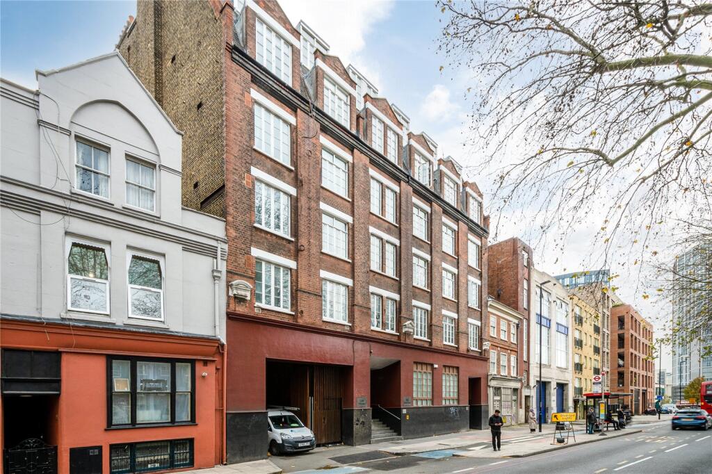 3 bed 1st Floor Flat for rent in London. From Keatons - Bow
