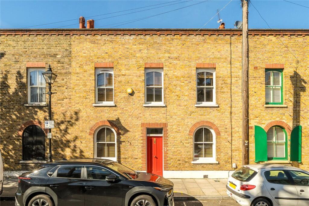 3 bed Mid Terraced House for rent in London. From Keatons - Bow