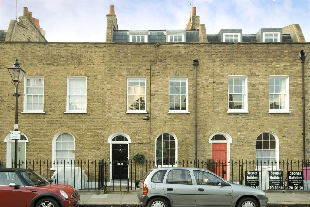 2 bed Mid Terraced House for rent in London. From Keatons - Bow