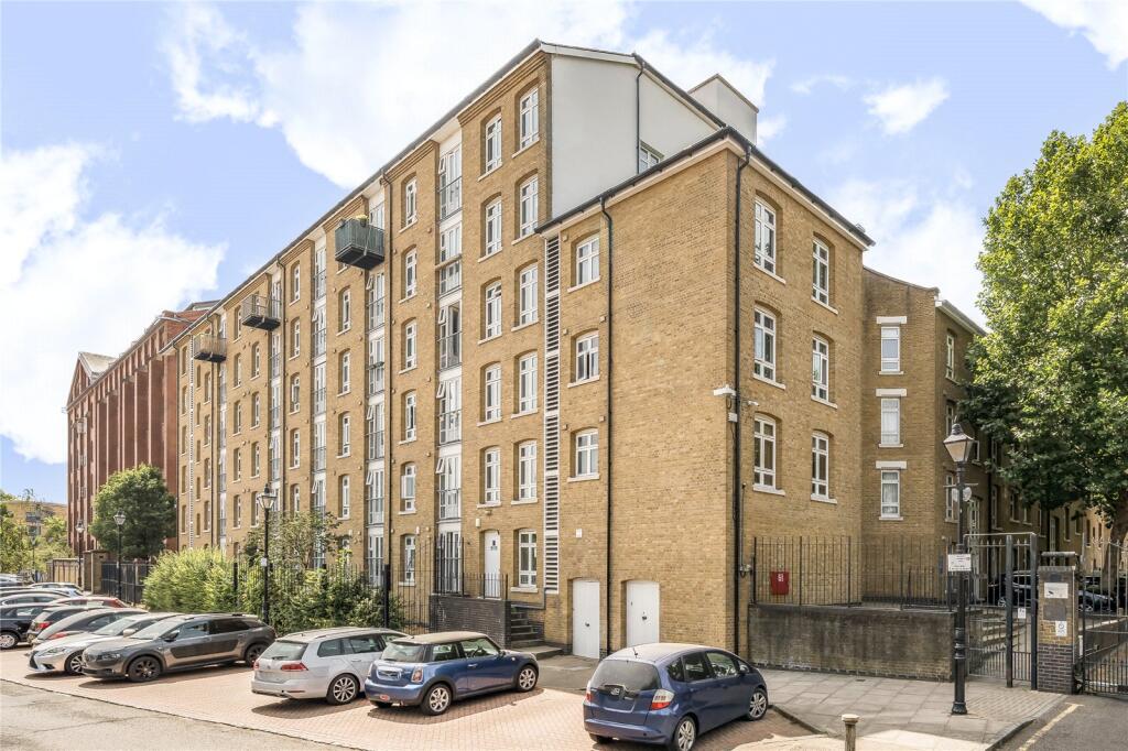 2 bed 1st Floor Flat for rent in Bow. From Keatons - Bow