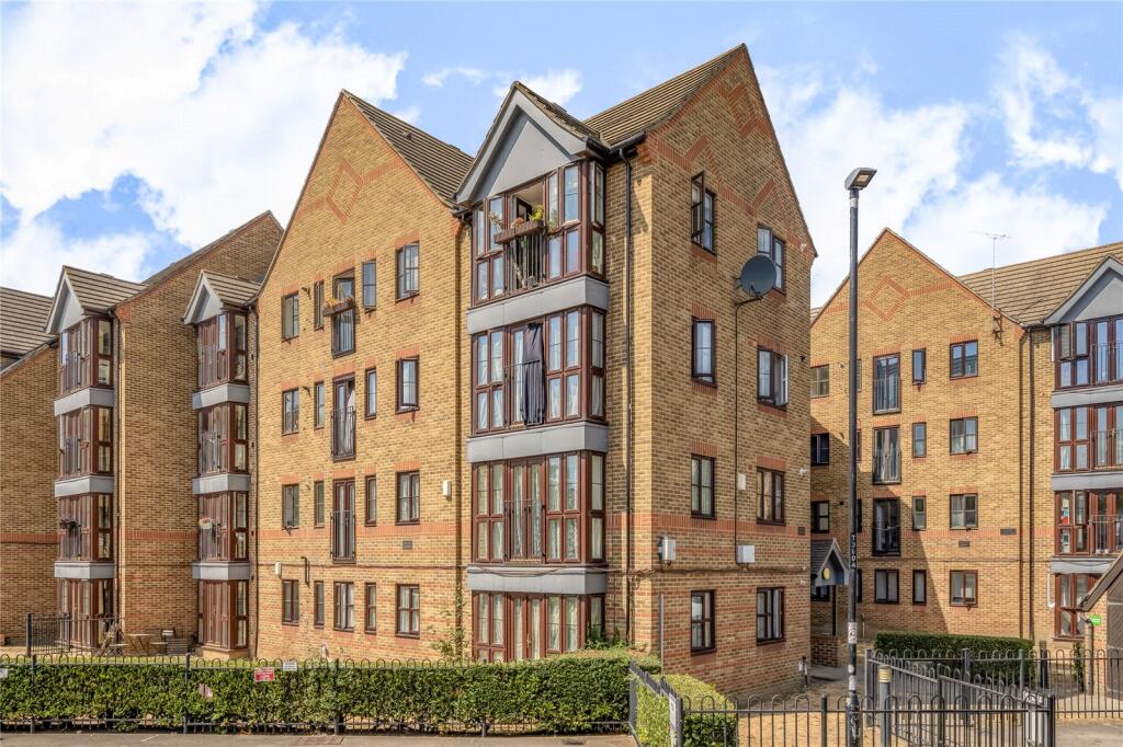 1 bed 1st Floor Flat for rent in Bow. From Keatons - Bow
