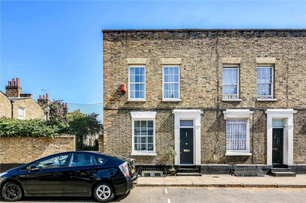 4 bed End of Terrace for rent in London. From Keatons - Bow