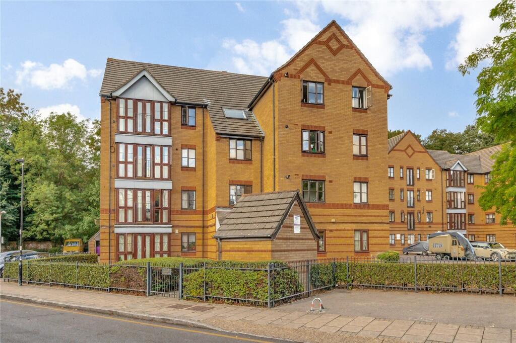 1 bed 1st Floor Flat for rent in London. From Keatons - Bow