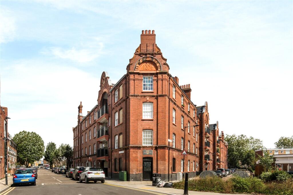1 bed 1st Floor Flat for rent in London. From Keatons - Bow