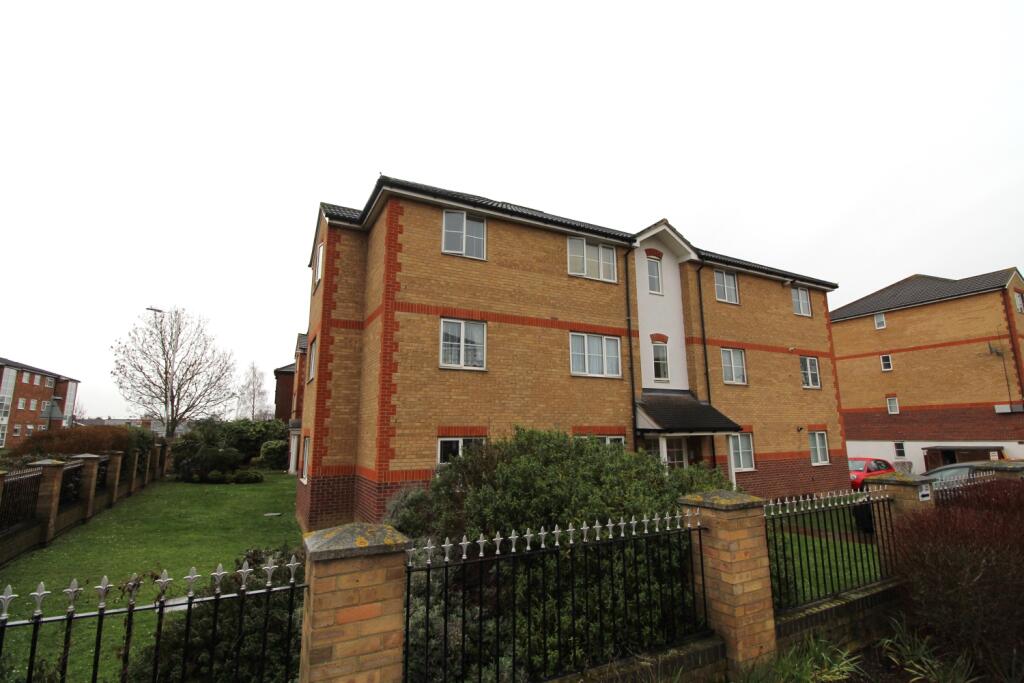 2 bed Apartment for rent in Romford. From Hilbery Chaplin Residential