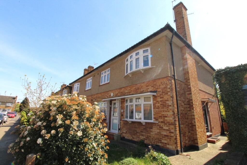2 bed Annexe for rent in Romford. From Hilbery Chaplin Residential - Havering - Sales