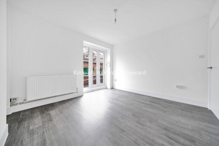 3 bed Flat for rent in Acton. From Kinleigh Folkard & Hayward