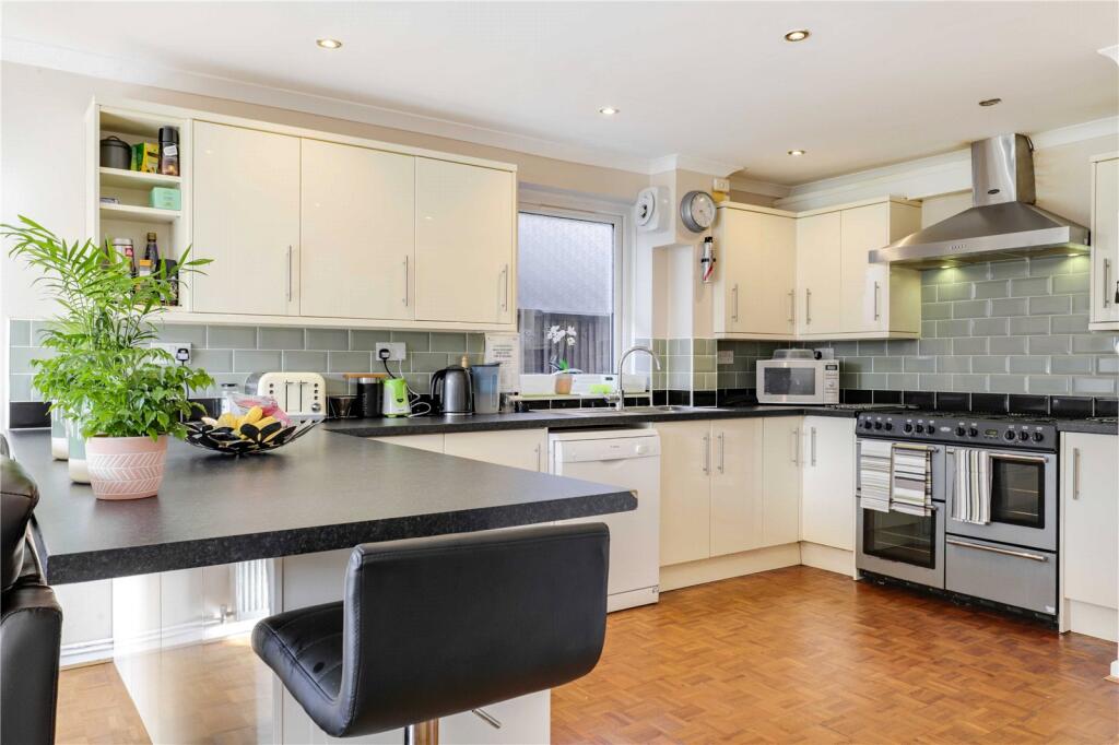 1 bed Penthouse for rent in Greenham. From Jones Robinson - Newbury