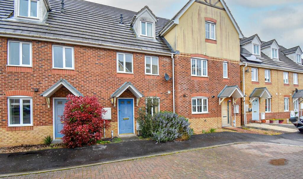 3 bed Mid Terraced House for rent in Newbury. From Jones Robinson - Newbury
