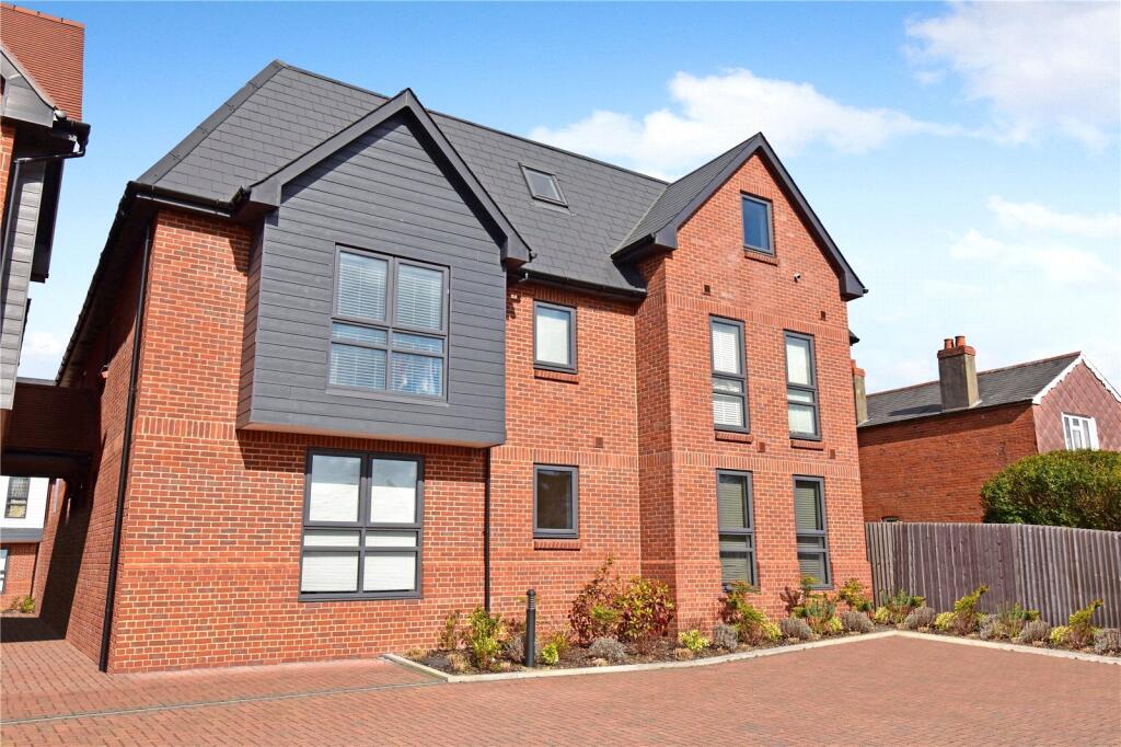2 bed Apartment for rent in Little Hungerford. From Jones Robinson - Newbury