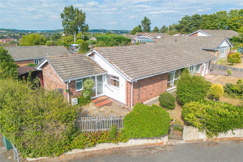 3 bed Semi-detached bungalow for rent in Greenham. From Jones Robinson - Newbury