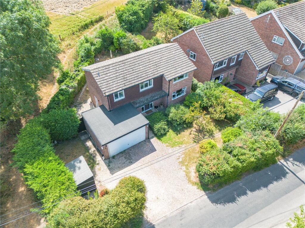 4 bed Detached for rent in Lambourn. From Jones Robinson - Newbury 4 bed Detached for rent in Lambourn. From Jones Robinson - Newbury