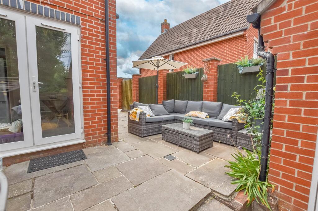 3 bed Semi Detached for rent in Newbury. From Jones Robinson - Newbury 3 bed Semi Detached for rent in Newbury. From Jones Robinson - Newbury
