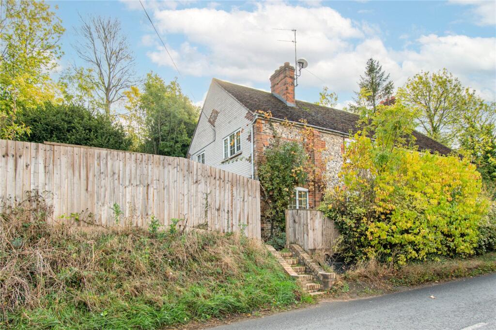 2 bed Semi Detached for rent in Lambourn. From Jones Robinson - Newbury 2 bed Semi Detached for rent in Lambourn. From Jones Robinson - Newbury
