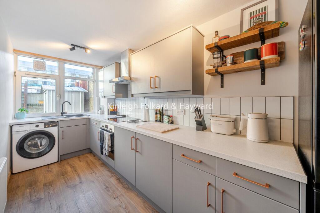 2 bed 1st Floor Flat for rent in London. From Kinleigh Folkard & Hayward - Sales - Kennington