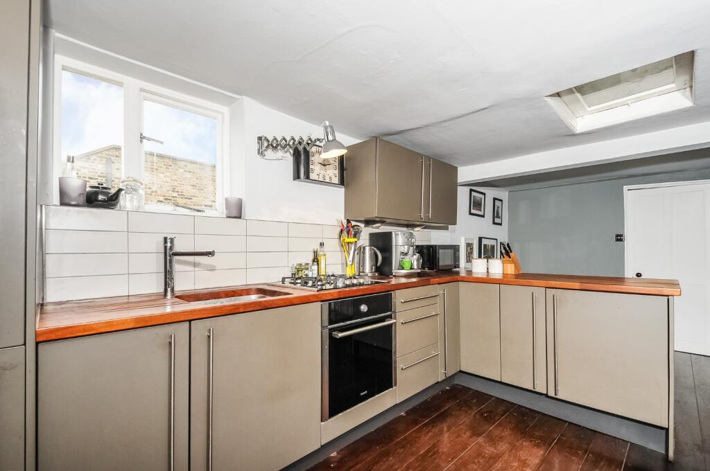 1 bed 1st Floor Flat for rent in London. From Kinleigh Folkard & Hayward - Sales - Kennington