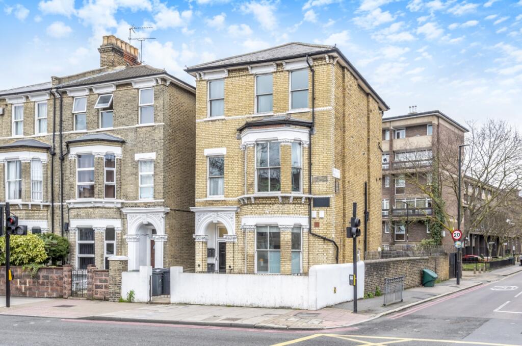 2 bed 1st Floor Flat for rent in Clapham. From Kinleigh Folkard & Hayward - Sales - Kennington