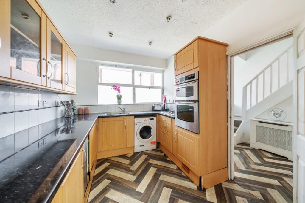 4 bed 1st Floor Flat for rent in Westminster. From Kinleigh Folkard & Hayward - Sales - Kennington