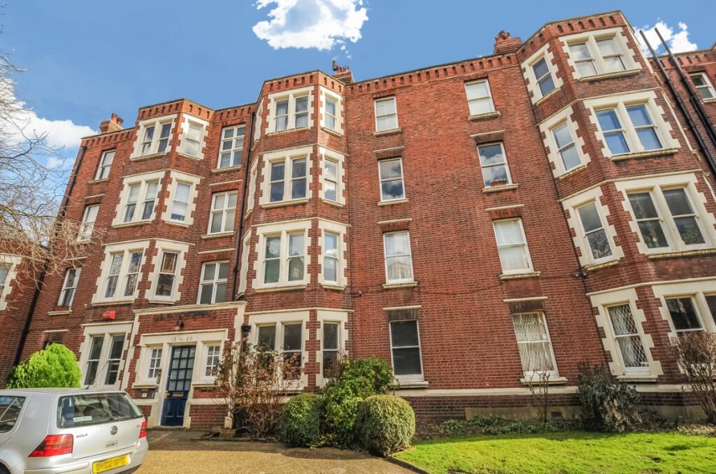 3 bed 1st Floor Flat for rent in London. From Kinleigh Folkard & Hayward - Sales - Kennington