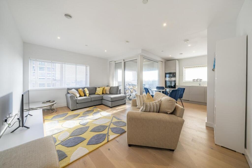 2 bed 1st Floor Flat for rent in Camberwell. From Kinleigh Folkard & Hayward - Sales - Kennington