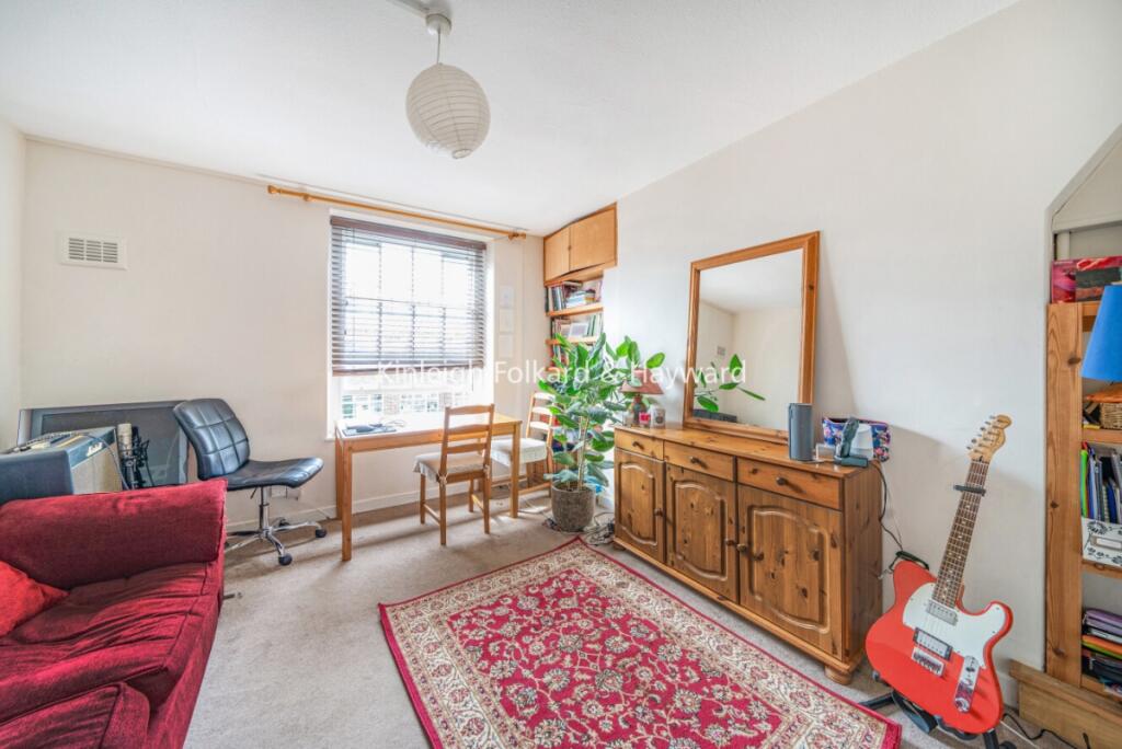 1 bed 1st Floor Flat for rent in London. From Kinleigh Folkard & Hayward - Sales - Kennington