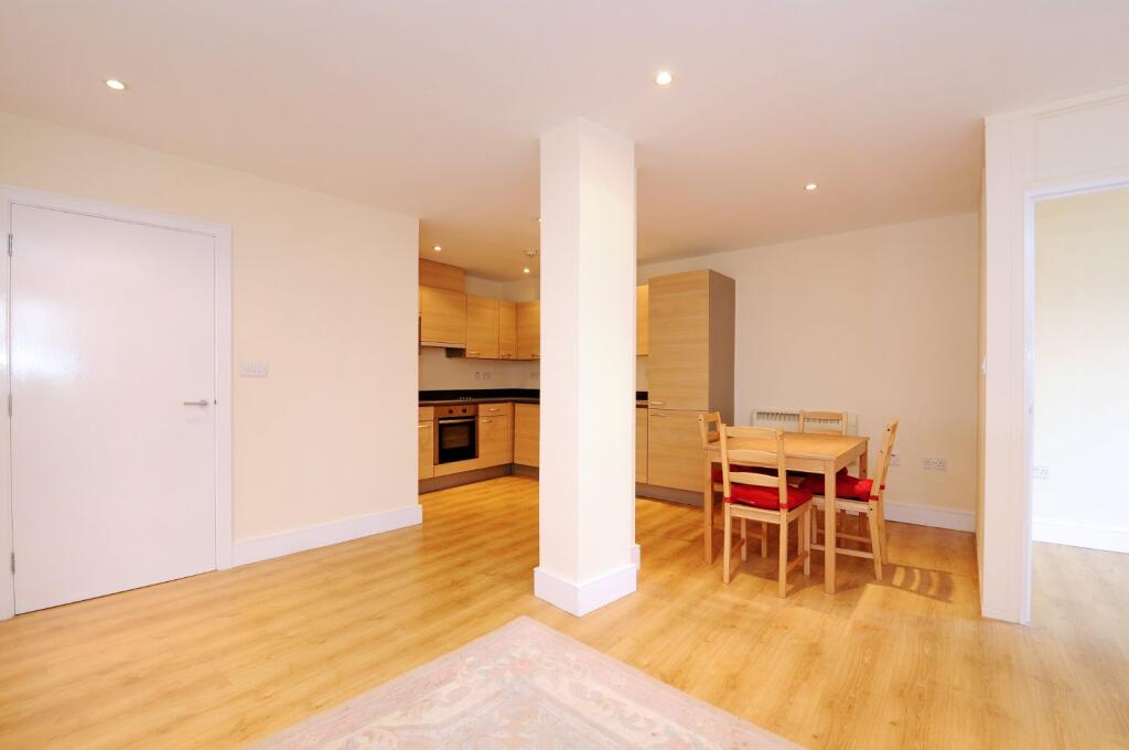 3 bed 1st Floor Flat for rent in Camberwell. From Kinleigh Folkard & Hayward - Sales - Kennington