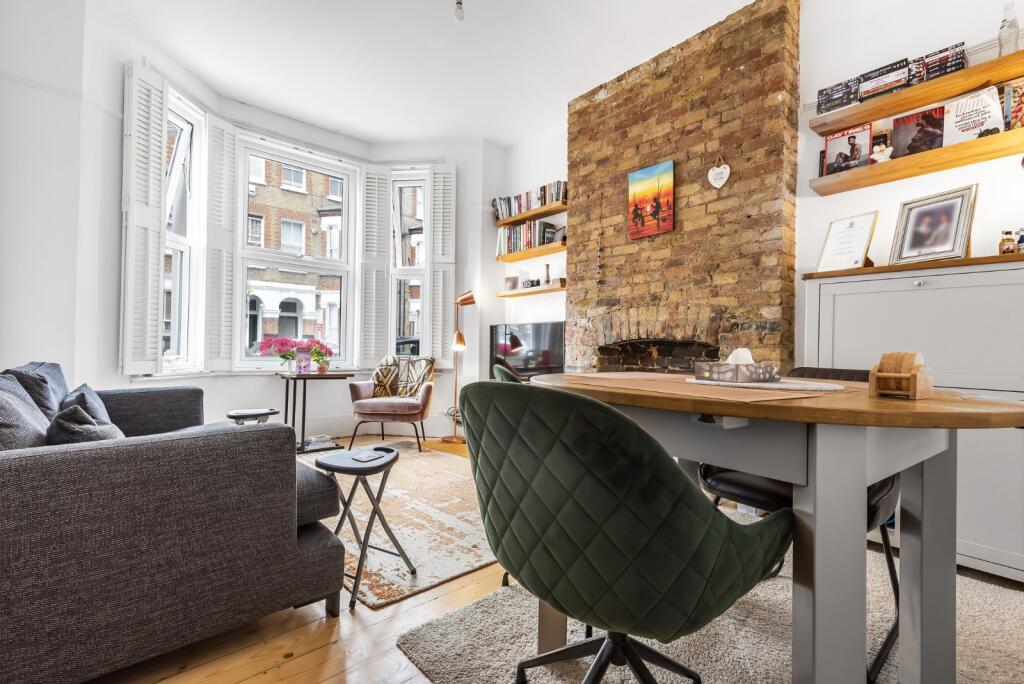 1 bed 1st Floor Flat for rent in Camberwell. From Kinleigh Folkard & Hayward - Sales - Kennington